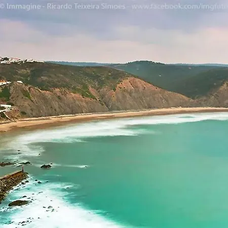 Wake Up To The Sea In Charming House In Сasa de vacaciones Aljezur